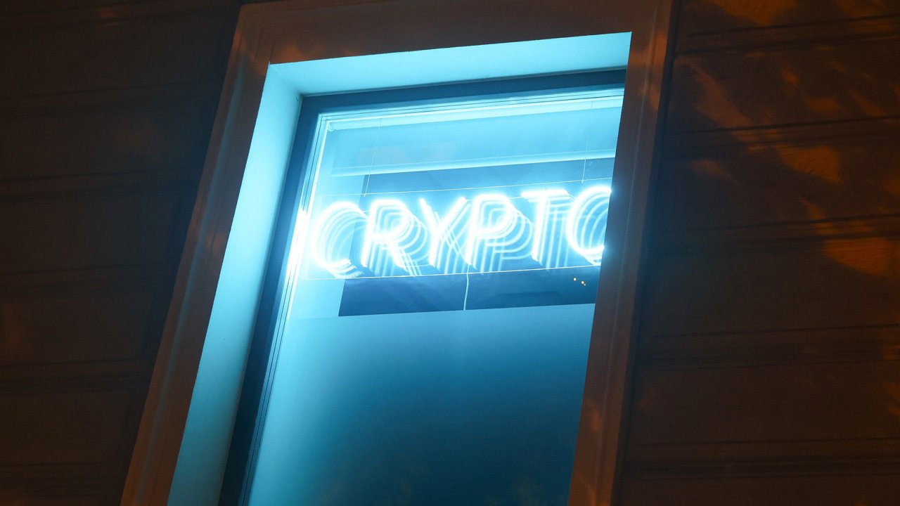 Взлом криптовалюты на 285 миллионов долларов и падение доходности потрясли индустрию DeFi