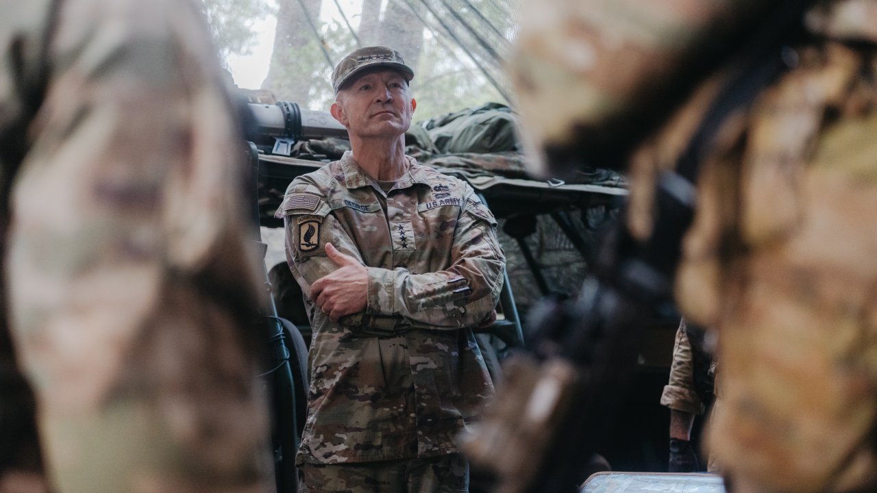 Хегсет потребовал отставки начальника штаба армии США