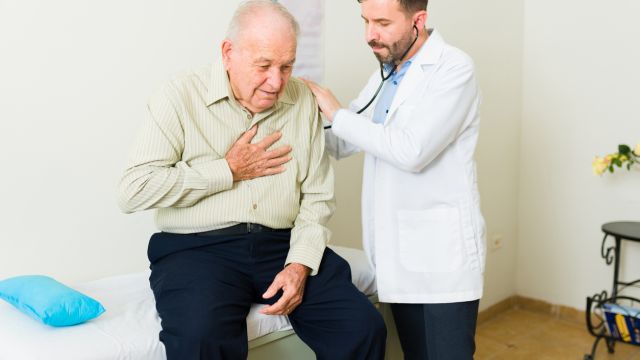 Каковы причины плеврального выпота в пожилом возрасте?