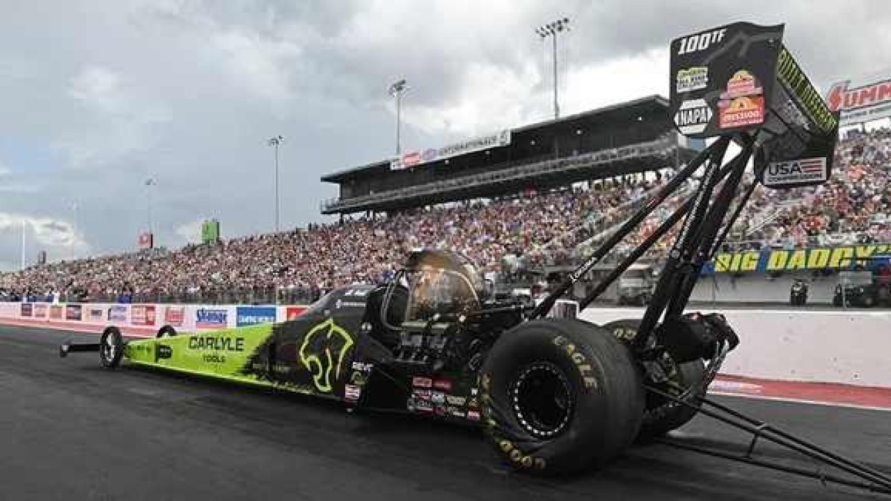 Женщина управляла монстром мощностью 12 000 лошадиных сил!