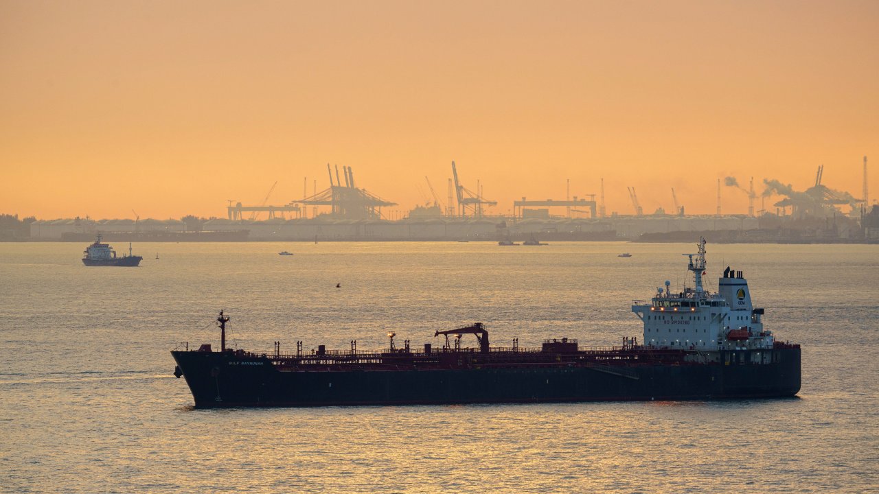 Регуляторы США расследуют подозрительные сделки в преддверии сделки Трампа с Ираном