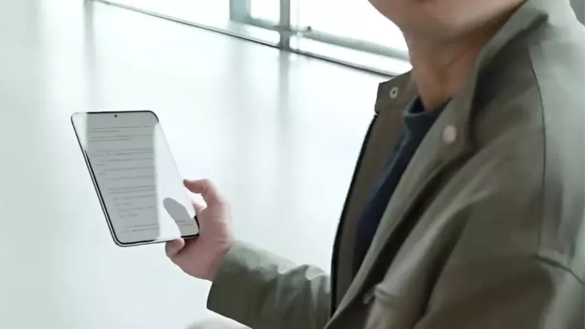 Oppo Pad Mini — настолько компактный планшет, что лишь немного больше смартфона